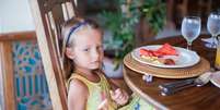A dificuldade e a demora que muitas crianças apresentam na hora de comer costuma estar relacionada a um problema comportamental ou físico  Foto: Shutterstock