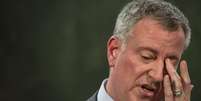 Bill de Blasio, prefeito de NY, confirmou nome de duas mulheres mortas na explos&atilde;o de pr&eacute;dios no bairro Harlem na quarta-feira; ele disse que ainda h&aacute; esperan&ccedil;as de achar vivos nos escombros  Foto: Reuters