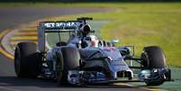 O britânico Lewis Hamilton, da Mercedes, foi o mais rápido na segunda sessão de treinos livres para o Grande Prêmio da Austrália na madrugada desta sexta-feira  Foto: David Gray / Reuters