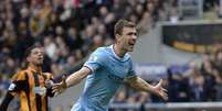 <p>Dzeko marcou o segundo gol da&nbsp;vit&oacute;ria do Manchester City</p>  Foto: Reuters