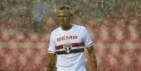 Lu&iacute;s Fabiano toma chuva na derrota do S&atilde;o Paulo para o Ituano em casa  Foto: Alan Morici / Terra