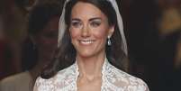 Desde que usou uma tiara cravejada de diamantes em seu casamento com o príncipe William, a duquesa de Cambridge, Kate Middleton, inspira mulheres a exibir esse tipo de acessório no cabelo  Foto: Getty Images