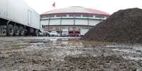 Obras do entorno do est&aacute;dio do Internacional s&atilde;o o principal entrave para a constru&ccedil;&atilde;o das estruturas tempor&aacute;rias da Copa  Foto: Marcelo Miranda Becker / Terra