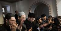 <p>Os tártaros, de confissão muçulmana, representam entre 12% e 15% da população da Crimeia</p>  Foto: Reuters