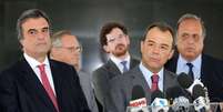 O governador do Rio, Sérgio Cabral, e o ministro da Justiça, José Eduardo Cardozo, em coletiva após a reunião com Dilma  Foto: Governo do Estado do Rio de Janeiro / Divulgação