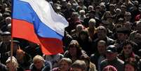 <p>Cerca de 4 mil pessoas lotaram a cidade de Donetsk, em protesto pró-Rússia</p>  Foto: Reuters