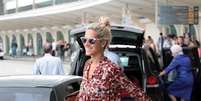 Giovanna Ewbank esteve neste sábado (22) no aeroporto de Congonhas, em São Paulo. Mesmo de óculos, ela foi reconhecida e abordada por fãs  Foto: Orlando Oliveira / AgNews