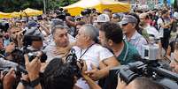 <p>Manifestante foi cercado e chamado de "comunista" e "petista" durante o evento</p>  Foto: Renato Mendes / Futura Press