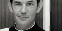 Padre britânico foi preso por cometer 20 crimes de abuso sexual. Foto de 1972  Foto: Reprodução
