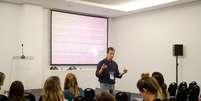 <p>Marcio Bernstein durante palestra</p>  Foto: Tiago de Paula Carvalho / CachorroGato