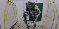 O projeto liderado pelo cientista pretende levar uma pessoa paralisada a dar o pontap&eacute; inicial da Copa do Mundo de 2014 com o aux&iacute;lio do exoesqueleto  Foto: Facebook / Reprodu&ccedil;&atilde;o