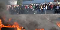 Os manifestantes ateara fogo em pneus e interditaram a rodovia  Foto: Marcos Bezerra / Futura Press