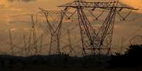 Torres e linhas de alta tensão perto de Marabá, no Pará. O consumo de energia elétrica no Brasil subiu 8,6 por cento em fevereiro sobre um ano antes, a 41.403 gigawatts-hota (GWh), informou a Empresa de Pesquisa Energética (EPE), nesta quinta-feira. 30/03/2010  Foto: Paulo Santos / Reuters