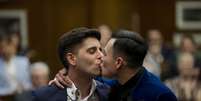 Os primeiros casamentos entre pessoas do mesmo sexo começaram a ser realizados depois da meia-noite deste sábado na Inglaterra e no País de Gales  Foto: AP