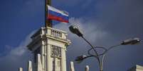 <p>Em cerimônia às 22h locais (17h00 de Brasília), os relógios da estação de trem de Simferopol passarão a marcar meia-noite</p>  Foto: AP