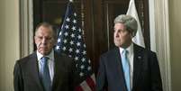 <p>Kerry e Lavrov antes de uma reunião na Winfield House, escritório do Embaixador americano em Londres, em 14 de março</p>  Foto: Reuters