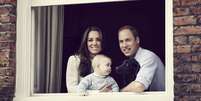 <p>Foto da família foi tirada em meados de março de uma das janelas do Palácio de Kensington, em Londres</p>  Foto: Reuters