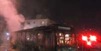 &Ocirc;nibus foi queimado durante protesto na avenida Cupec&ecirc;, na zona sul da capital paulista  Foto: Ana Paula de Sousa / vc rep&oacute;rter