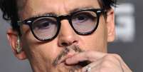 Johnny Depp exibe anel de diamante em evento e confirma noivado  Foto: Reuters