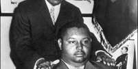 <p>Jean Claude Duvalier, o Baby Doc, posa junto do pai, no palácio presidencial, na capital Porto Príncipe</p>  Foto: AFP