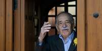 <p>Obras do autor colombiano foram traduzidas em 30 línguas e venderam 40 milhões de cópias; na imagem, uma rara aparição de García Márquez</p>  Foto: AFP