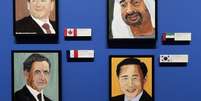 <p>Retratos do primeiro-ministro canadense Stephen Harper, do príncipe de Abu Dhabi Mohamed bin Zayed Al Nahyan, do ex-presidente francês Nicolas Sarkozy e do ex-líder sul-coreano Lee Myung-bak</p>  Foto: Reuters