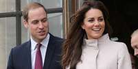 <p>Ao lado do príncipe William, Kate Middleton usa o casaco em evento da realeza britânica</p>  Foto: Getty Images 