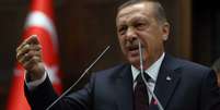 <p>O governo do primeiro-ministro, Tayyip Erdogan, bloqueou o Twitter e o YouTube em março</p>  Foto: AP