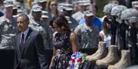<p>Nesta quarta-feira, o presidente dos EUA, Barack Obama, e sua esposa Michele participaram de uma cerimônia em memória às vítimas do tiroteio que atingiu uma base militar na última semana</p>  Foto: AP