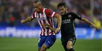 Neymar e Miranda fazem duelo brasileiro  Foto: Reuters