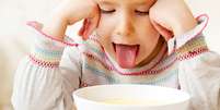 Se a criança disser que está satisfeita, os pais não devem forçá-la a comer mais   Foto: Shutterstock