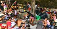 <p>As fam&iacute;lias que foram expulsas do terreno da Oi acampam em frente &agrave; prefeitura do Rio</p>  Foto: Daniel Ramalho / Terra