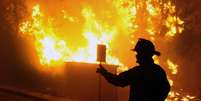<p>Incêndio de Valparaíso deixou 15 mortos e 12.500 desabrigados, no Chile</p>  Foto: AFP