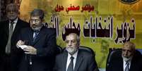 <p>Um tribunal de Alexandria proibiou a candidatura de membros e ex-membros da Irmandade Muçulmana nas eleições egípcias dete ano. Na foto, Mohamed Badie, líder do grupo, e Mohamed Mursi participam de coletiva de imprensa no Cairo, em novembro de 2010</p>  Foto: Reuters