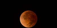 Fenômeno da 'Lua de Sangue' visto na madrugada desta terça-feira em Brasília  Foto: Pedro França / Futura Press