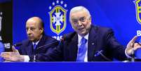 Atual presidente da CBF (&agrave; esquerda na foto), Del Nero pediu licen&ccedil;a do posto na entidade; j&aacute; seu antecessor, Marin est&aacute; preso nos EUA respondendo a acusa&ccedil;&otilde;es de corrup&ccedil;&atilde;o na Fifa  Foto: Daniel Ramalho / Terra