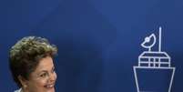 A presidente Dilma Rousseff participa de um evento no aeroporto do Galeão no Rio de Janeiro, no início do mês. 02/04/2014  Foto: Ricardo Moraes / Reuters