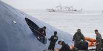 Dados apontam que praticamente todos os desaparecidos ficaram presos dentro da embarcação Sewol  Foto: Reuters