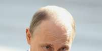 <p>Presidente russo, Vladimir Putin logo após participar de sessão de perguntas e repostas, ao vivo, na TV russa, em Moscou, nesta quinta-feira, 17 de abril</p>  Foto: Reuters
