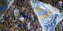 <p>No &uacute;ltimo lance do jogo, Samudio marcou e definiu o empate por 1 a 1 do Cruzeiro com o Cerro Porte&ntilde;o</p>  Foto: EFE