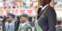 Presidente Mugabe durante celebrações do aniversário de 34 anos de Independência nesta sexta-feira; ele se referiu à homossexualidade como "um absurdo"  Foto: Reuters