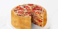 <p>Bolo de pizza traz cinco camadas de massa e diversos recheios</p>  Foto: Boston Pizza / Divulgação