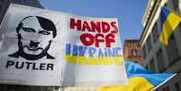 Cartaz em Kiev mostra imagem de Putin misturada ao líder nazista, Adolf Hitler  Foto: Twitter
