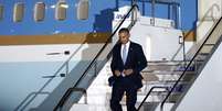 <p>Presidente dos EUA, Barack Obama, desembarca para visita de três dias na Ásia, no aeroporto internacional de Tóquio, nesta quarta-feira, 23 de abril</p>  Foto: AP