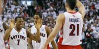 Jogadores do Toronto Raptors comemoram vitória sobre o Nets  Foto: Reuters