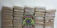 Pol&iacute;cia Federal encontra 50 quilos de crack na forra&ccedil;&atilde;o de dois carros  Foto: Divulga&ccedil;&atilde;o / Pol&iacute;cia Federal