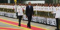<p>Presidente dos EUA, Barack Obama, &eacute; recebido por&nbsp;uma guarda de honra durante uma cerim&ocirc;nia de boas-vindas na Parliament Square, em Kuala Lumpur, neste s&aacute;bado,&nbsp;26 de abril</p>  Foto: Reuters