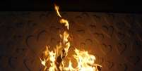 <p>Em um recente trabalho, Wesley D´Amico capta imagens de esculturas em chamas</p>  Foto: Wesley D´Amico / vc repórter