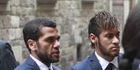 Daniel Alves e Neymar lideram campanha nas redes sociais contra o racismo  Foto: EFE