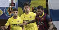 Daniel Alves sofreu racismo na partida diante do Villarreal  Foto: EFE